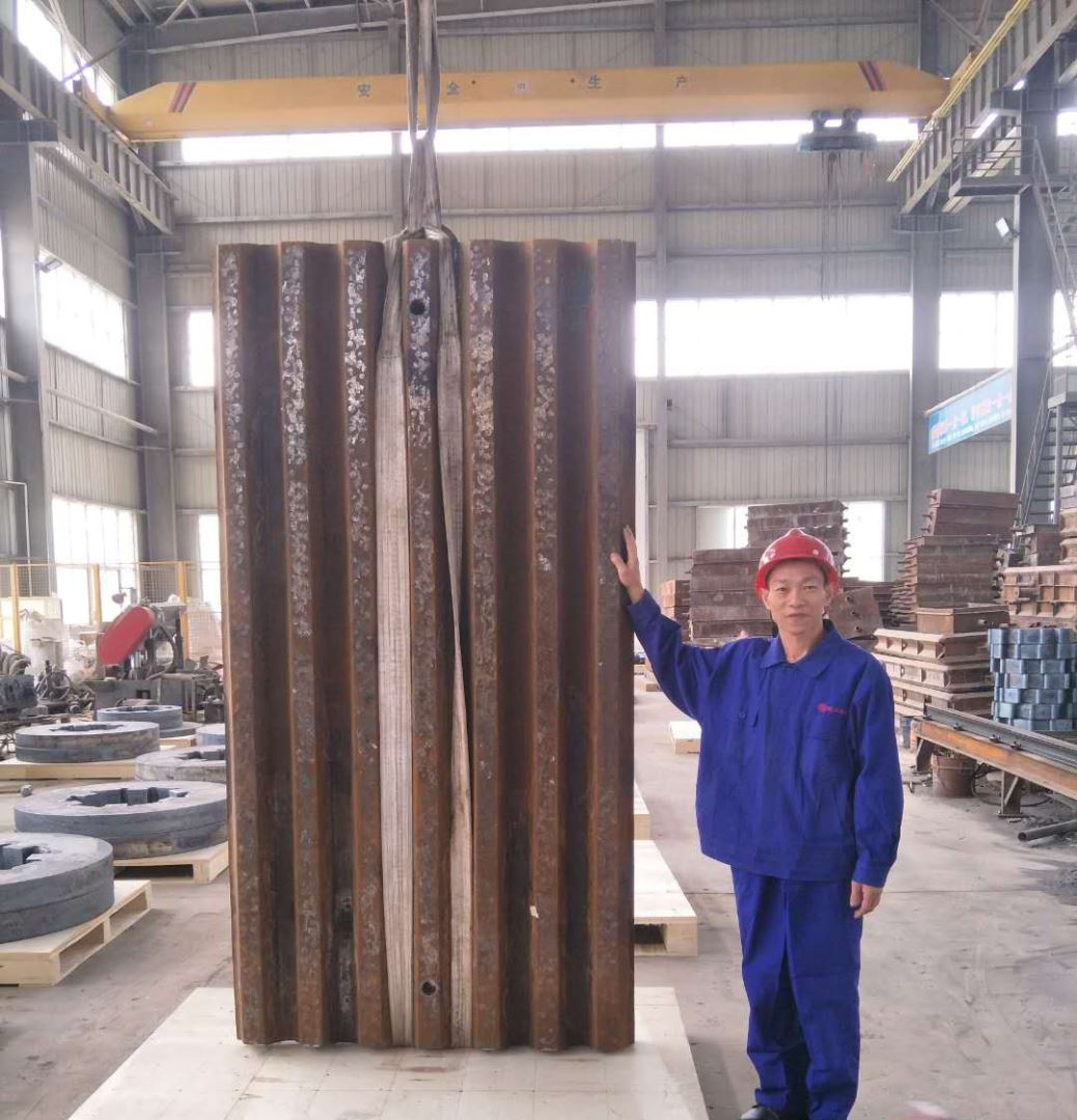 Thanh hợp kim titan chèn thép mangan cao tấm hàm