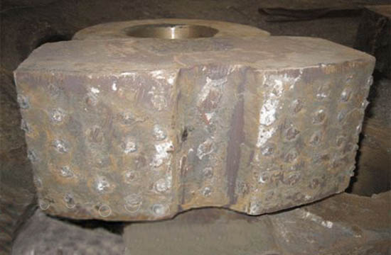 Búa nghiền clinker ZGMn13Cr2 chèn thanh hợp kim titan vonfram