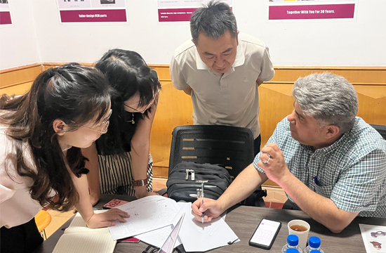 Chào mừng nồng nhiệt khách hàng Iran đến thăm nhà máy của chúng tôi để đàm phán