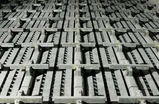 Vật liệu và phương pháp lắp đặt thanh ngang trong bộ làm mát vỉ nướng